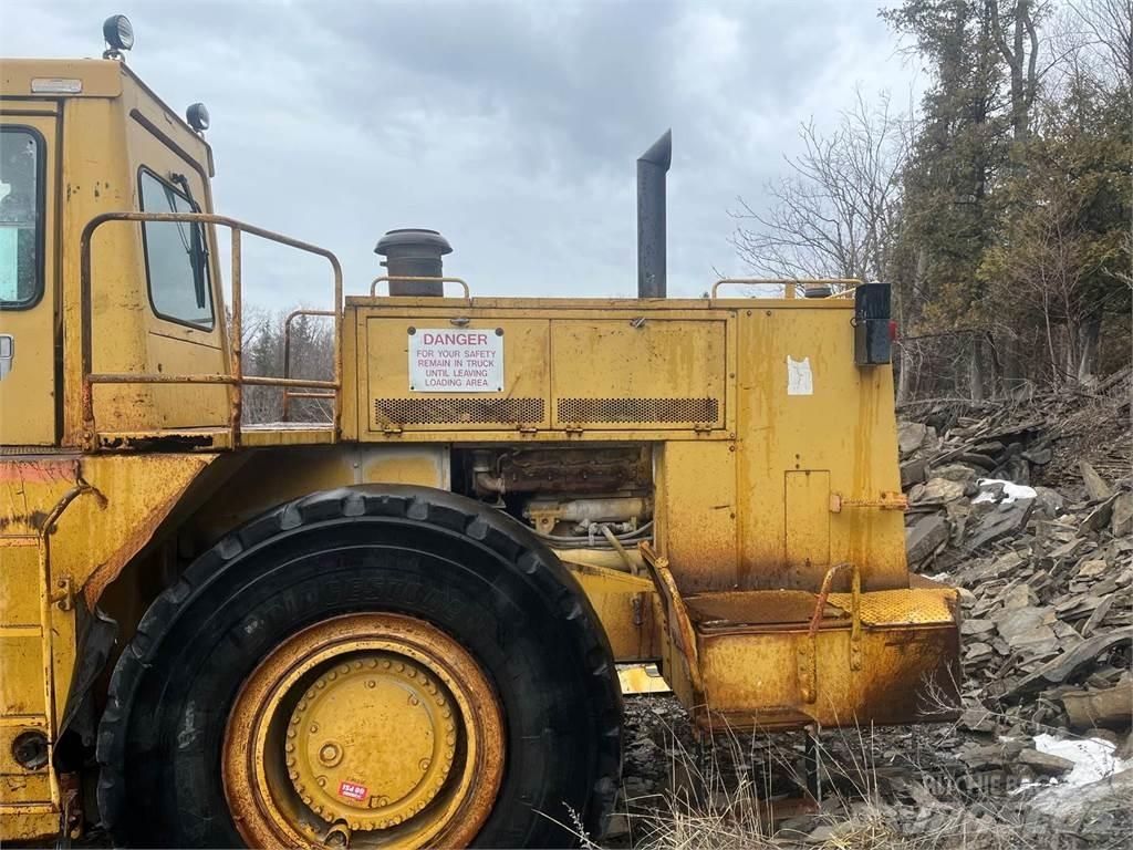 CAT 988B Kolesové nakladače
