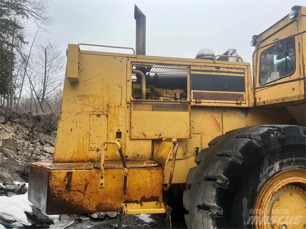 CAT 988B Kolesové nakladače