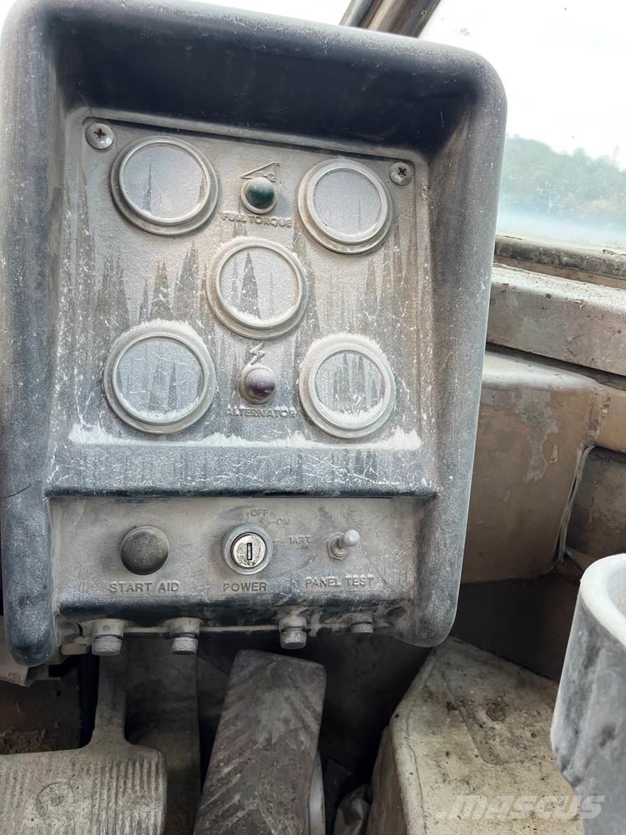 CAT 988B Kolesové nakladače
