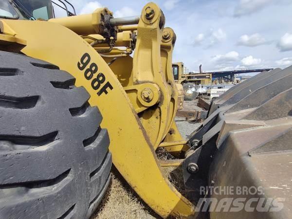 CAT 988F Kolesové nakladače