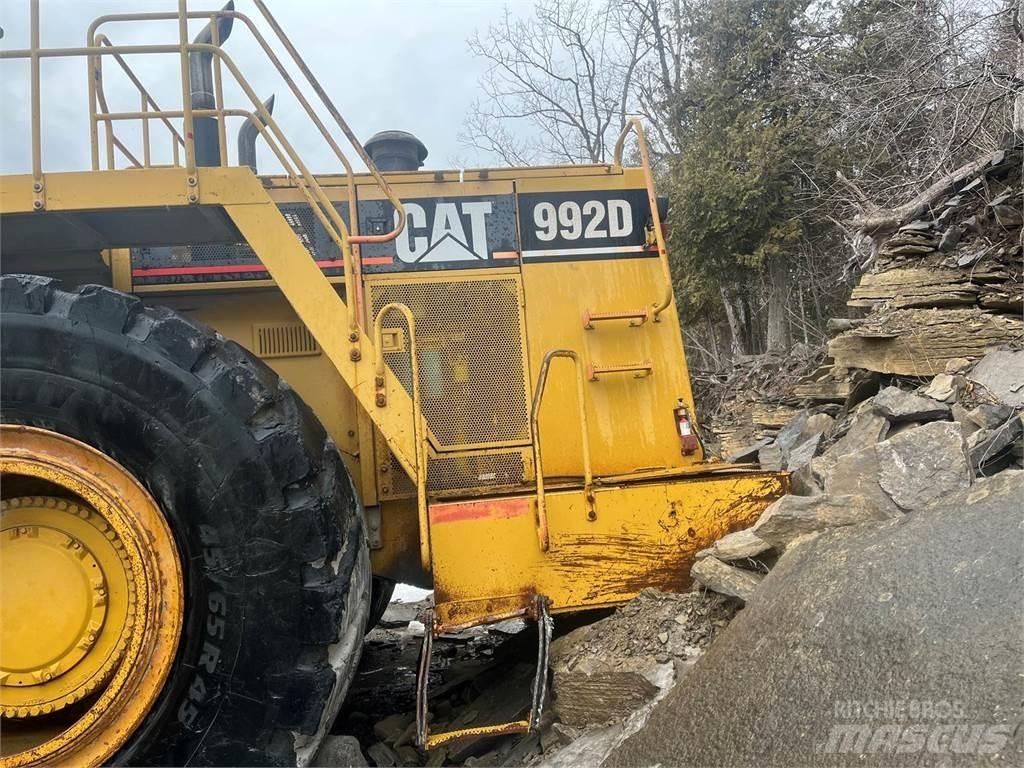 CAT 992D Kolesové nakladače