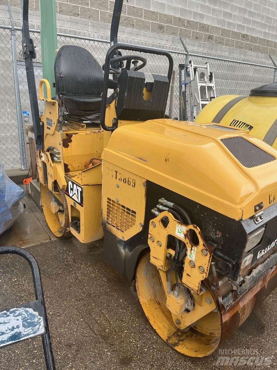 CAT CB-114 Ťahačové valce