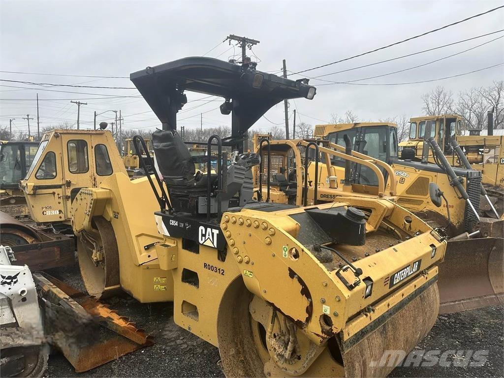 CAT CB54 Ťahačové valce