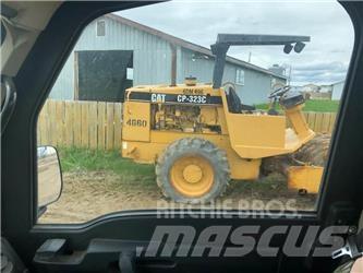 CAT CP323C Pôdne kompaktory