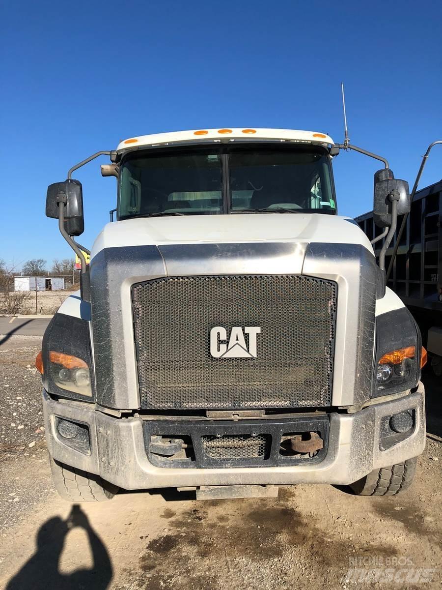 CAT CT660 Sklápače