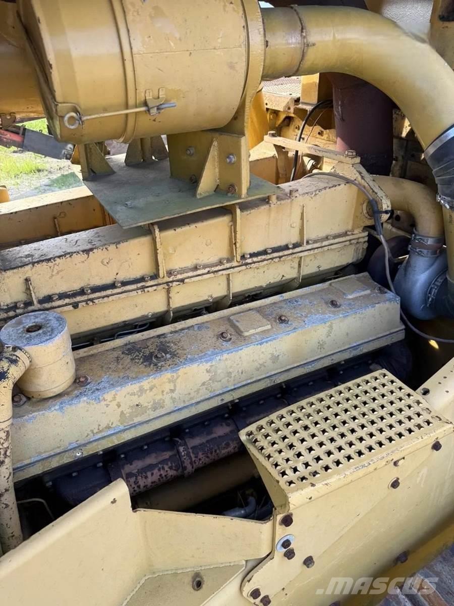 CAT D10 Pásové dozéry