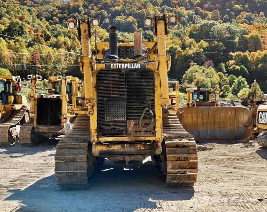 CAT D10T Pásové dozéry