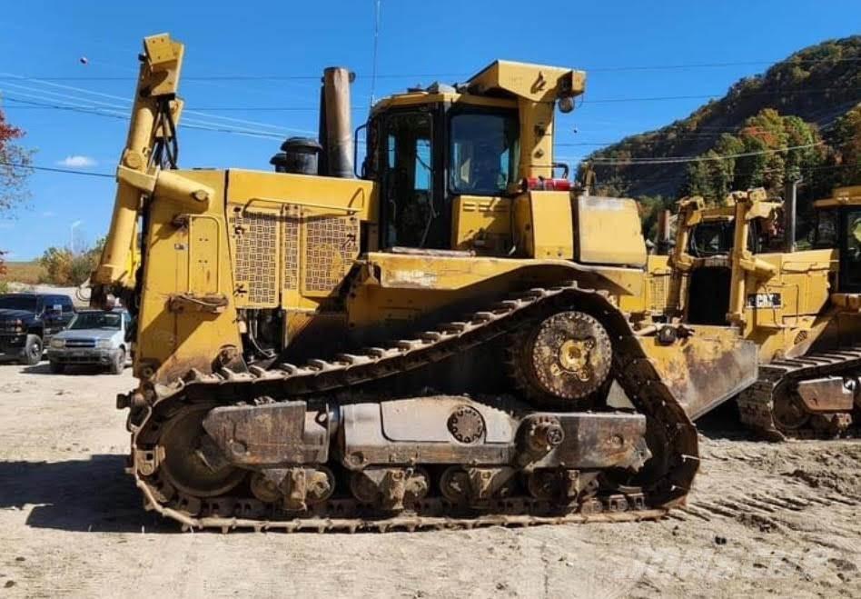 CAT D10T Pásové dozéry