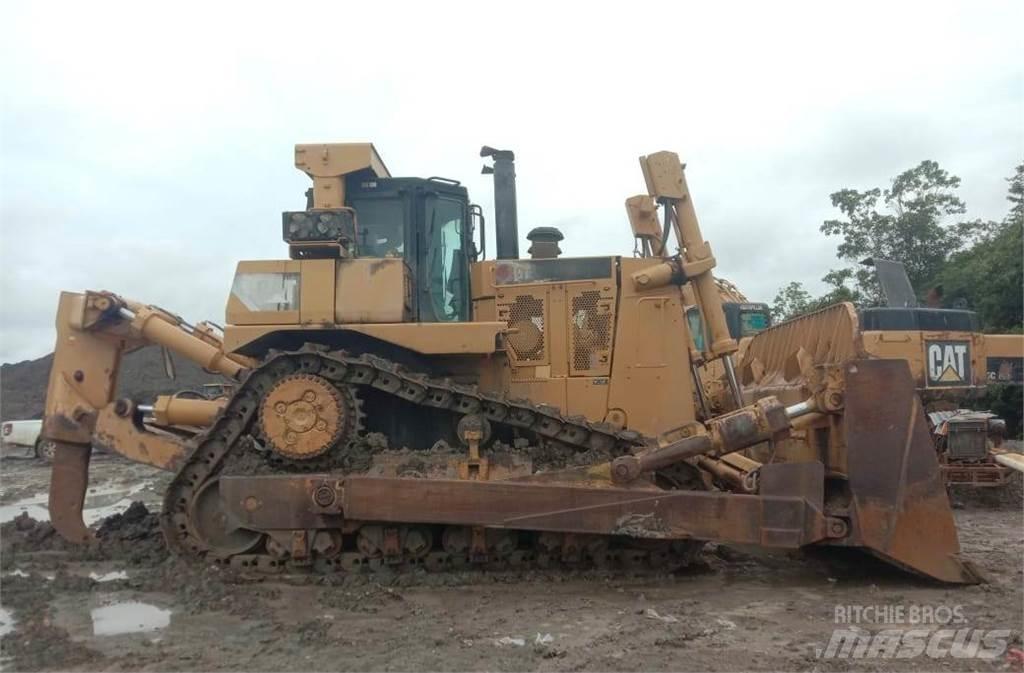 CAT D10T Pásové dozéry