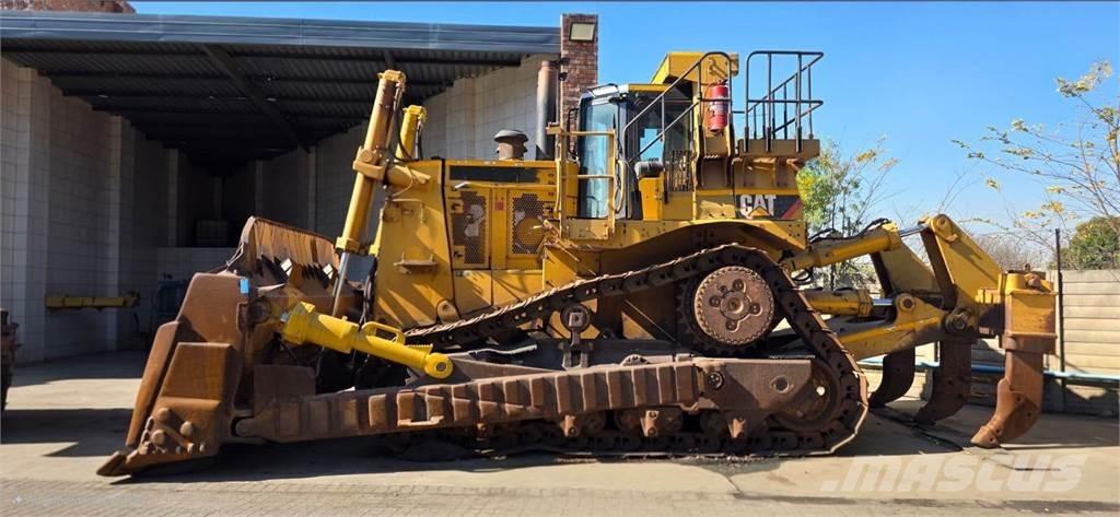 CAT D10T Pásové dozéry