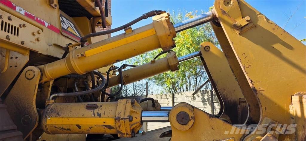 CAT D10T Pásové dozéry