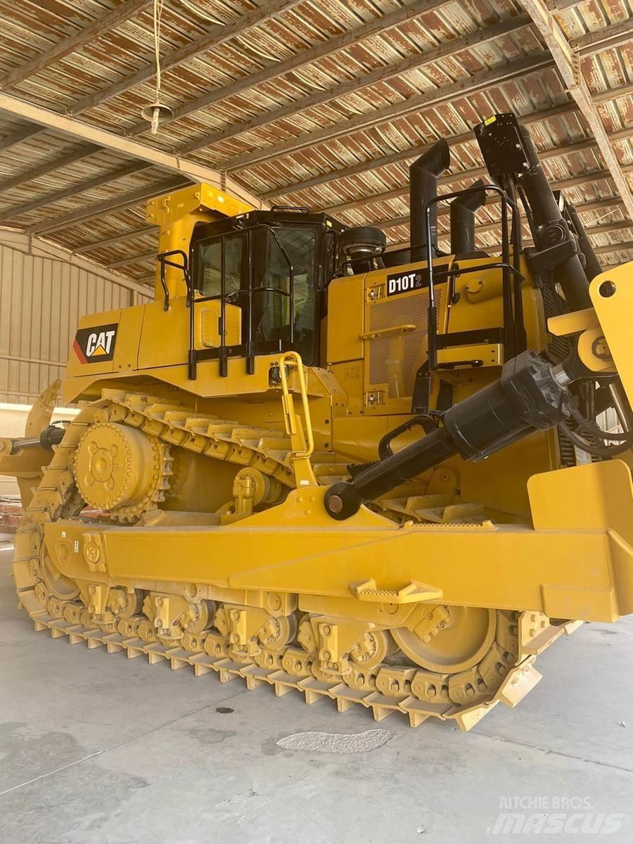 CAT D10T2 Pásové dozéry