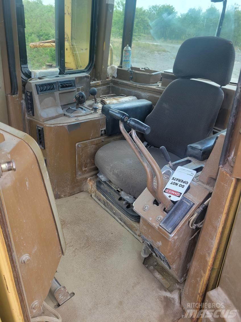 CAT D11N Pásové dozéry