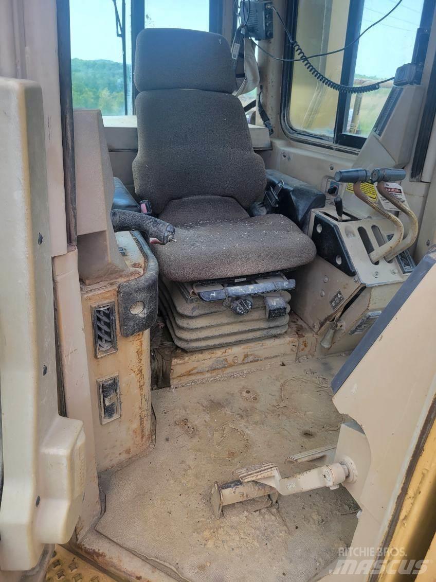 CAT D11N Pásové dozéry