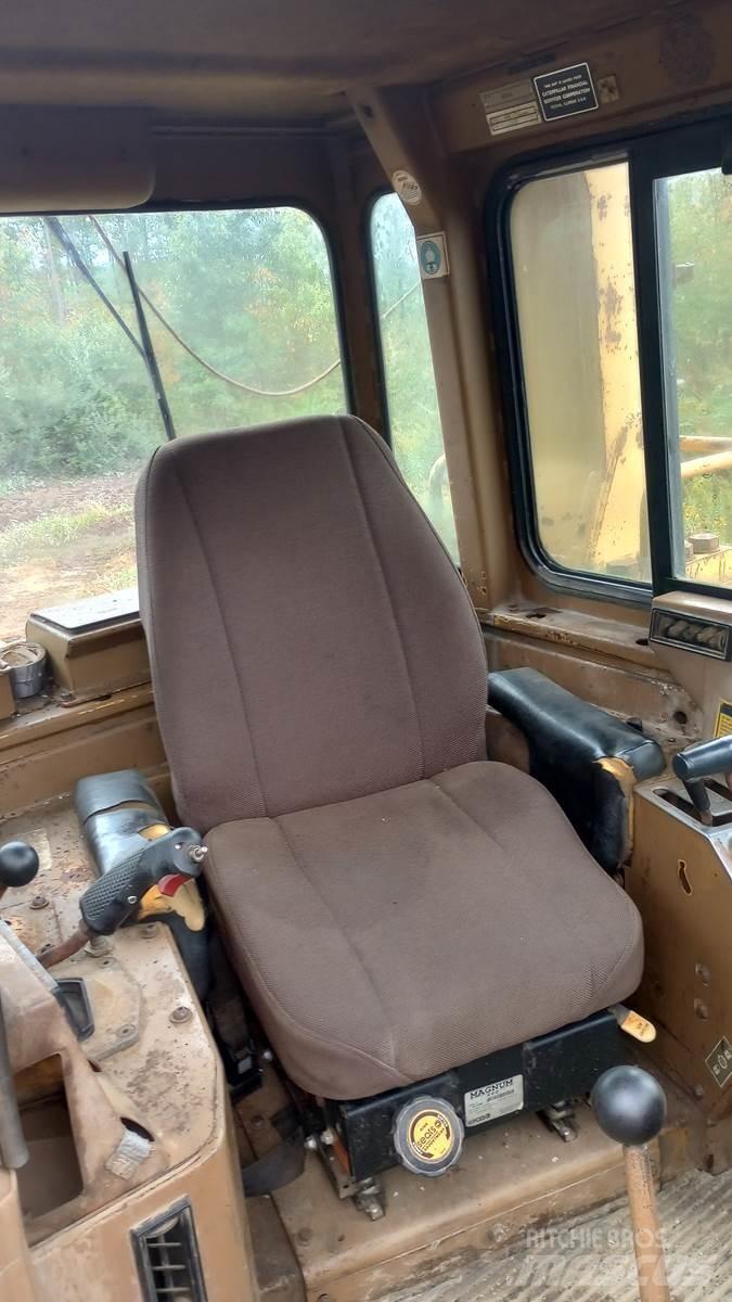 CAT D11N Pásové dozéry
