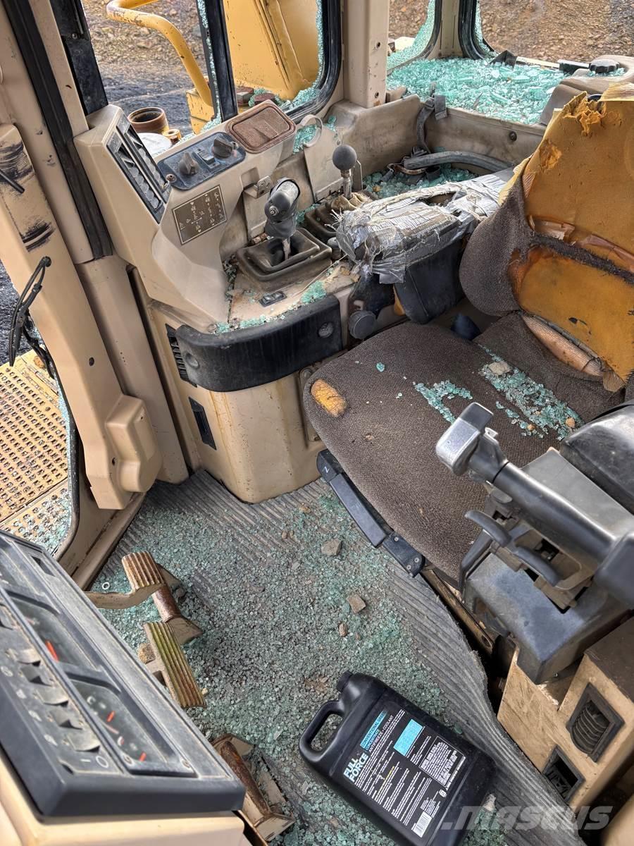 CAT D11R Pásové dozéry