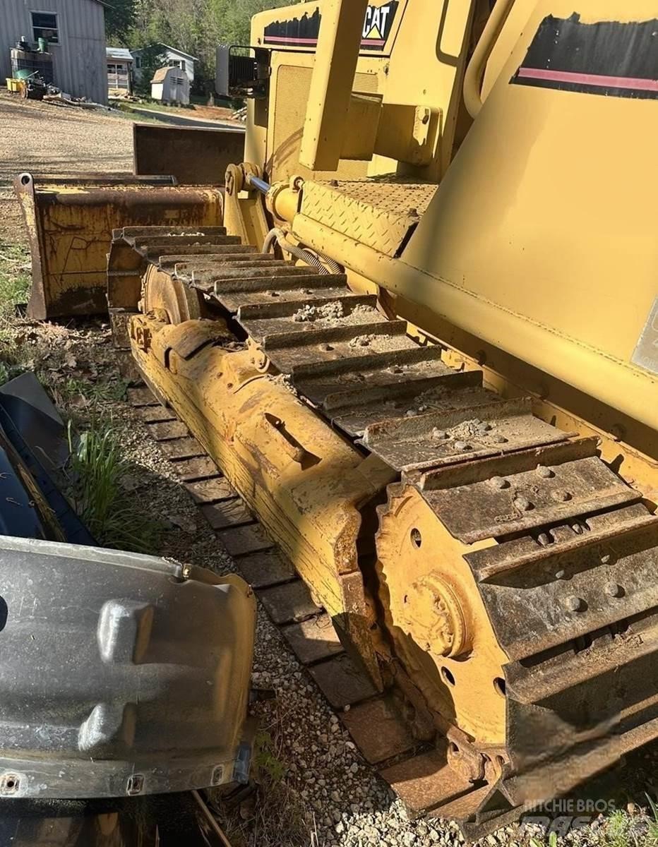 CAT D3B Pásové dozéry
