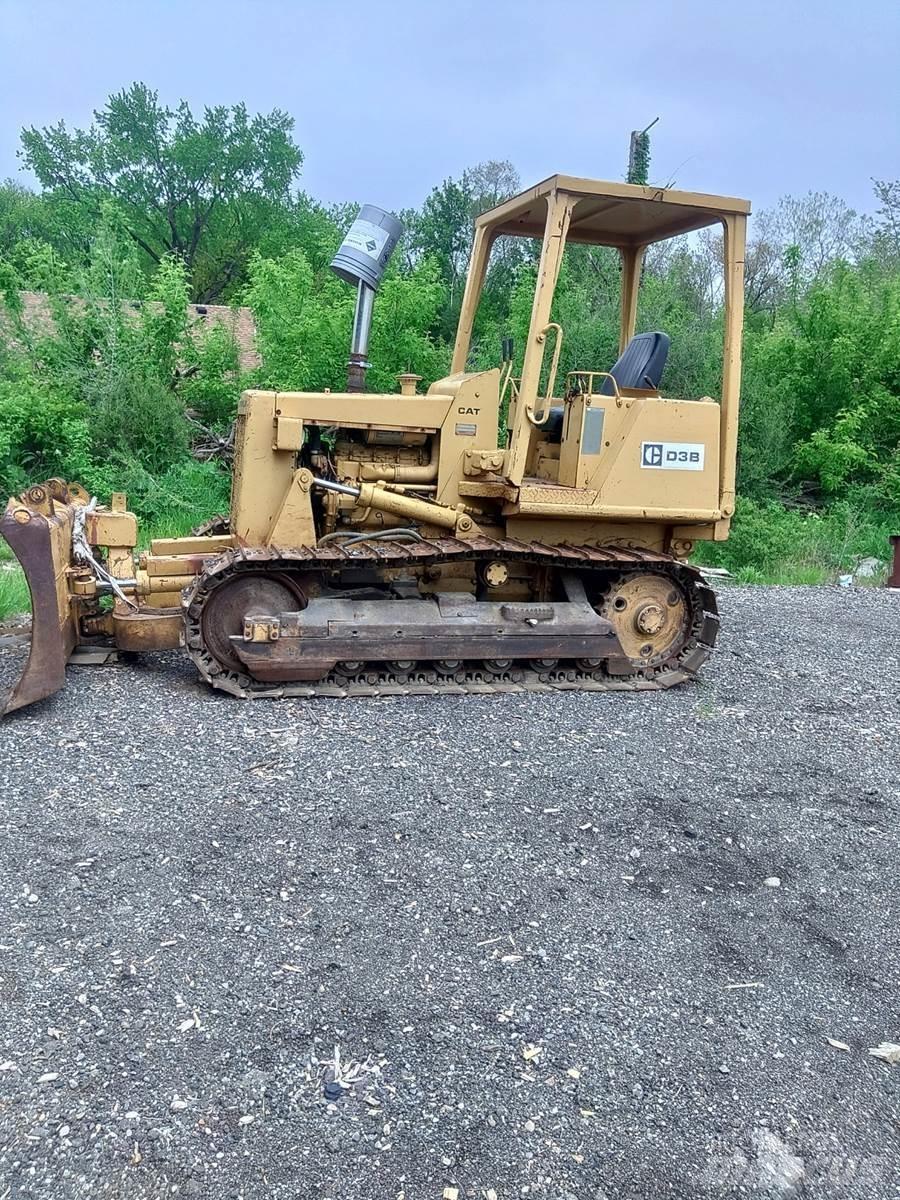 CAT D3B Pásové dozéry