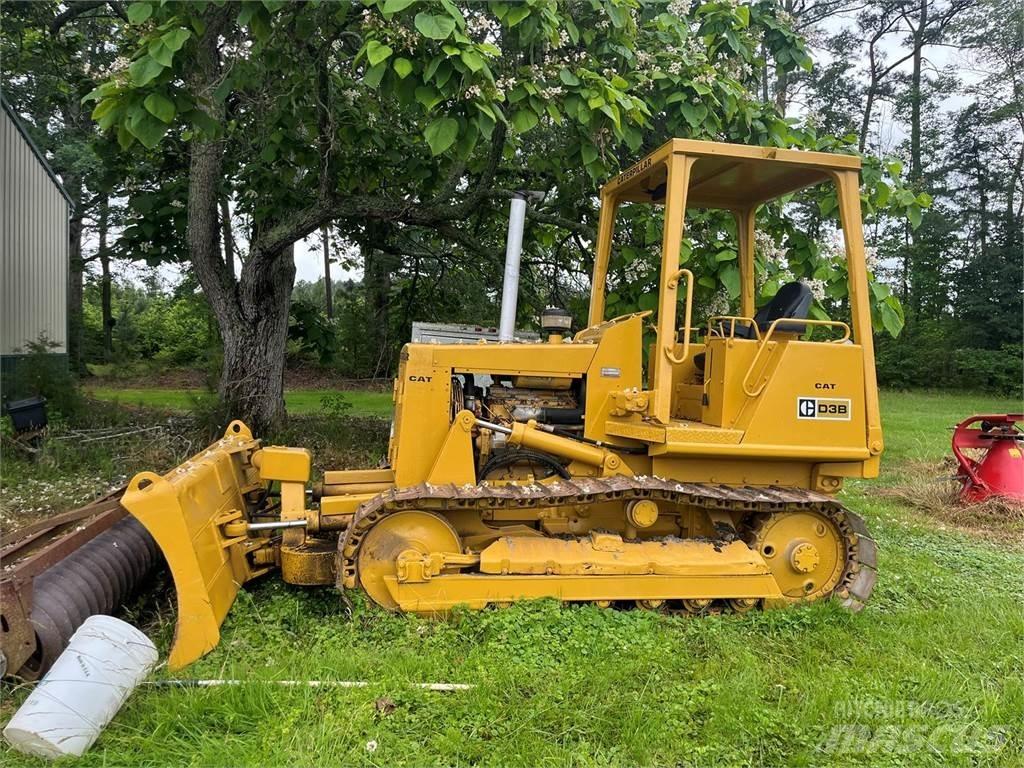 CAT D3B Pásové dozéry