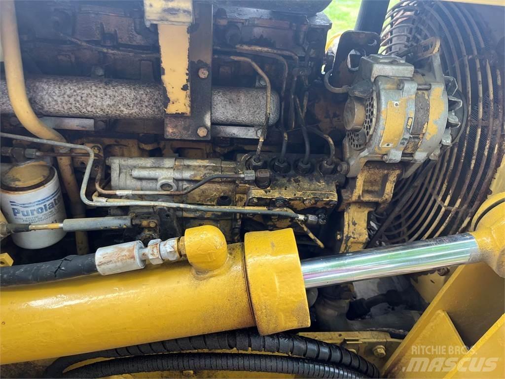 CAT D3B Pásové dozéry
