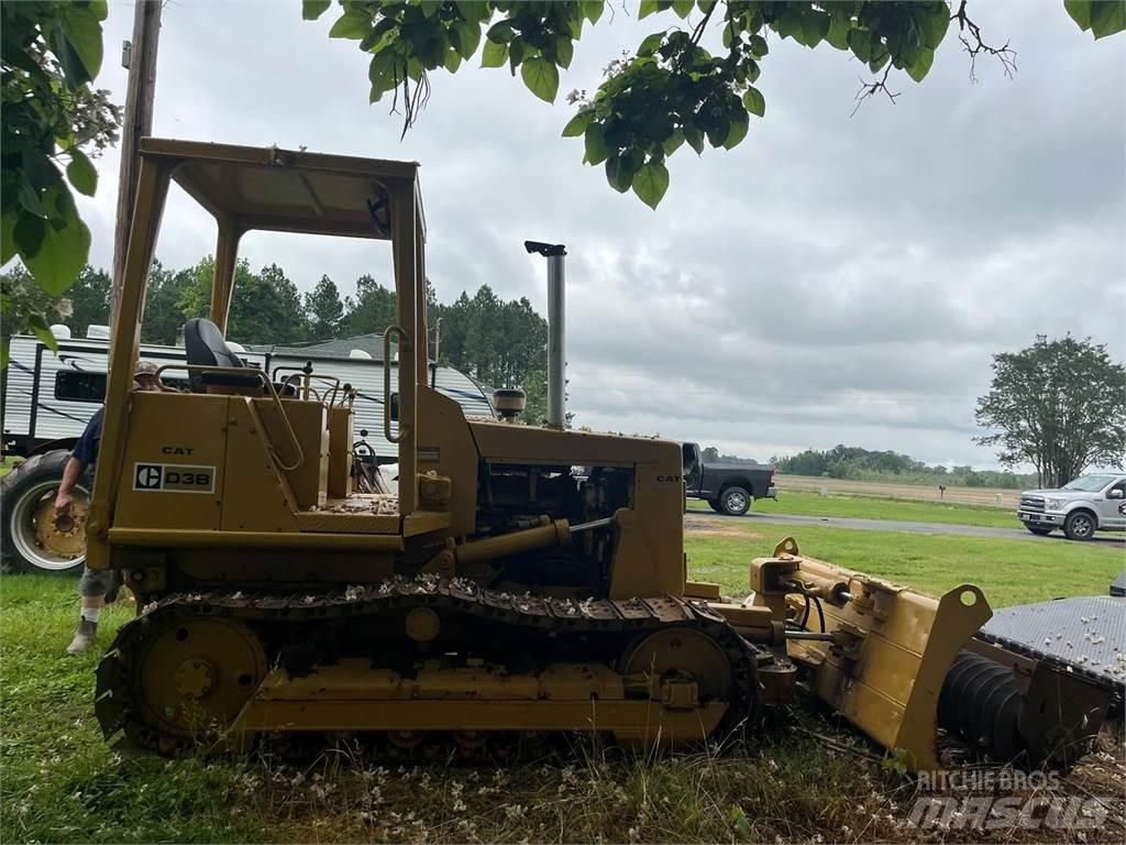 CAT D3B Pásové dozéry