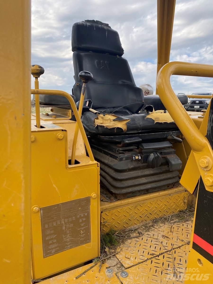 CAT D3C Pásové dozéry