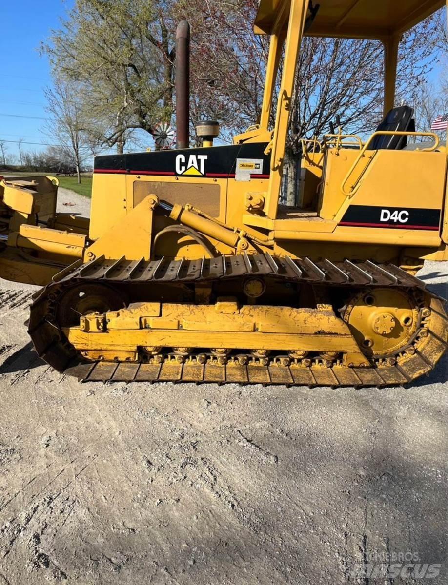 CAT D4C Pásové dozéry