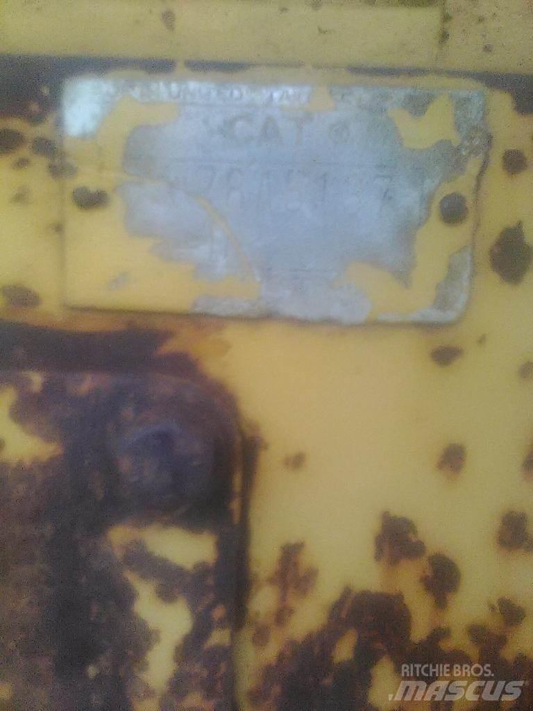CAT D4D Pásové dozéry