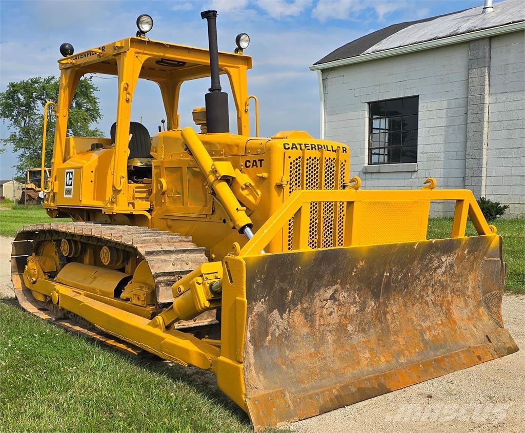 CAT D5B Pásové dozéry
