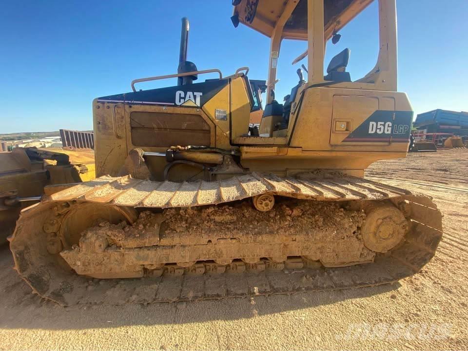CAT D5G Pásové dozéry