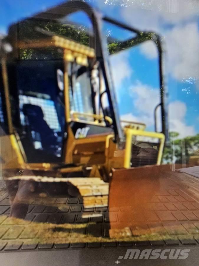 CAT D5G XL Pásové dozéry