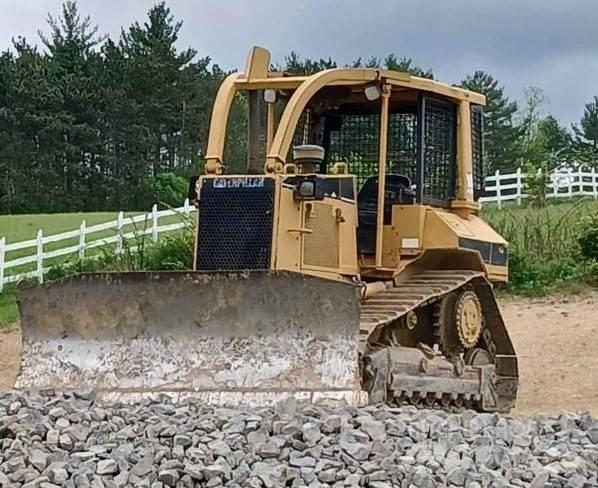 CAT D5M Pásové dozéry