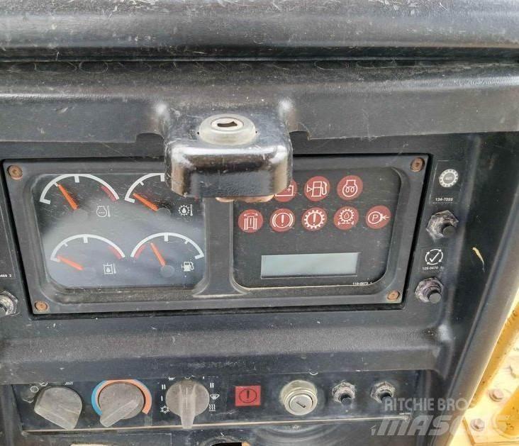 CAT D5M Pásové dozéry