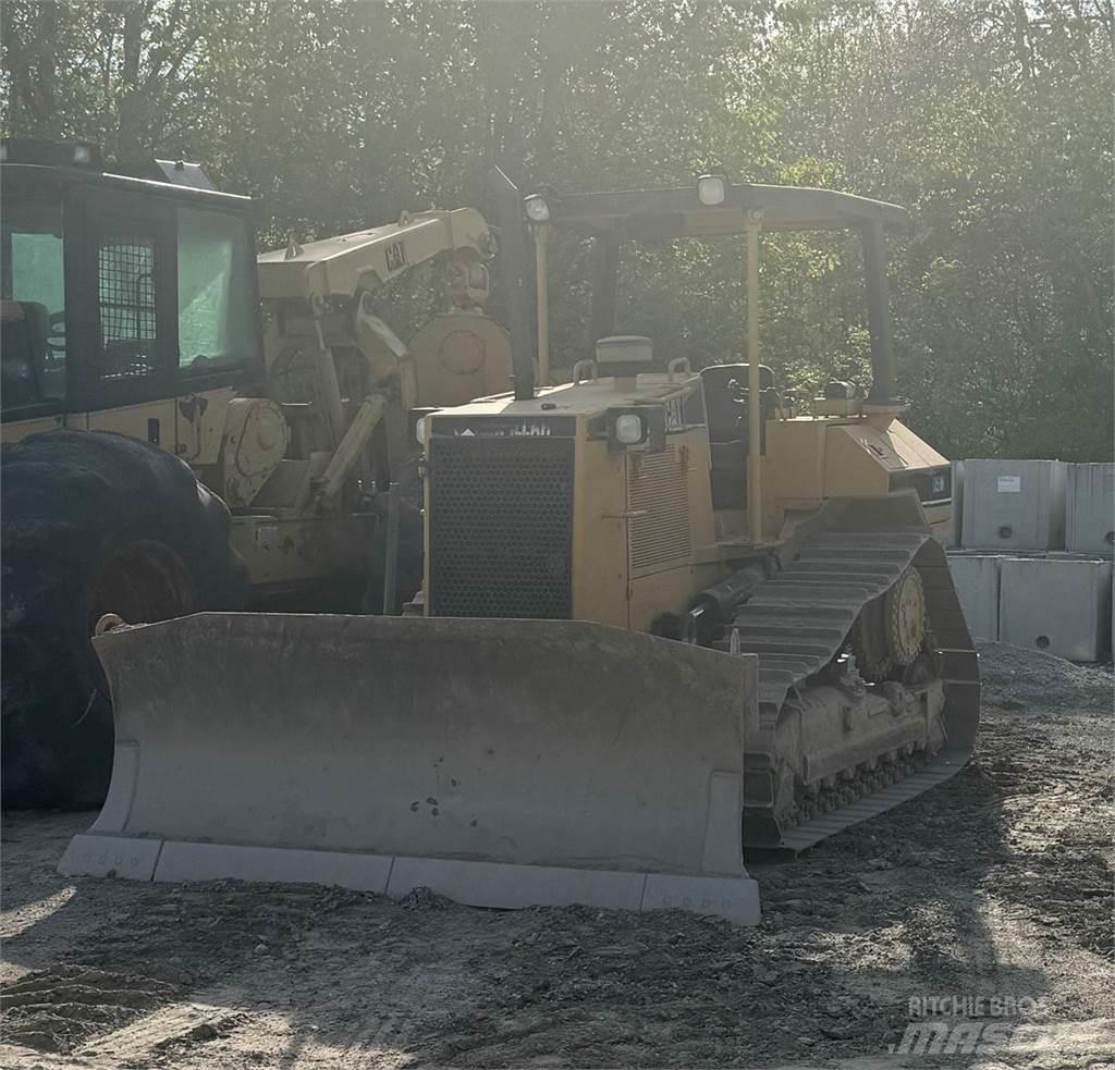 CAT D5M Pásové dozéry