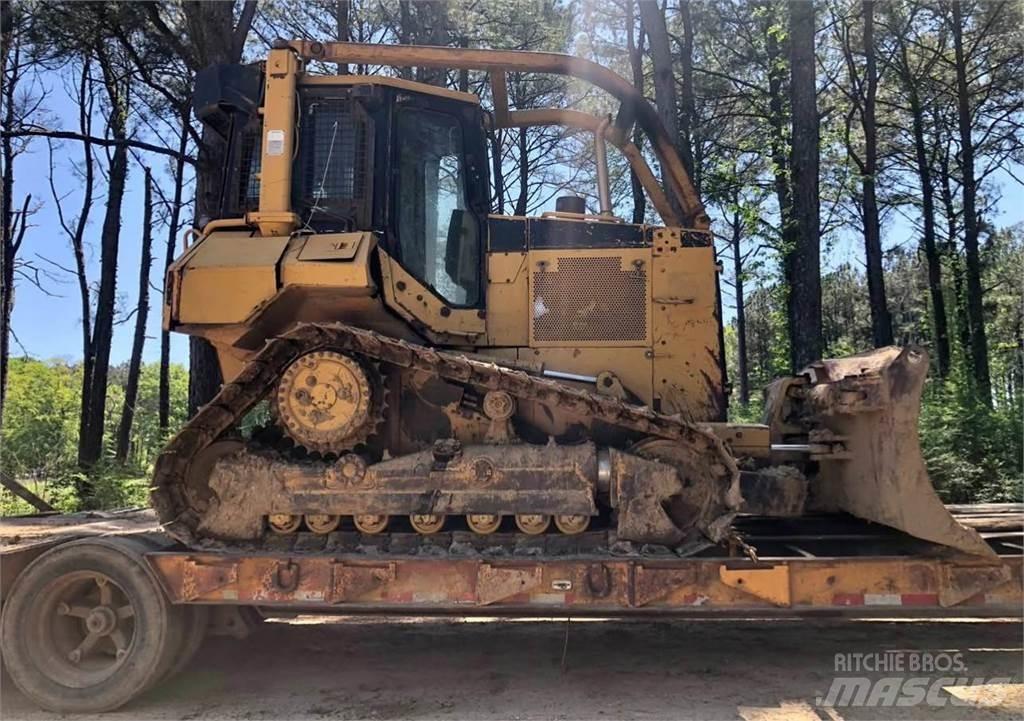 CAT D5M Pásové dozéry