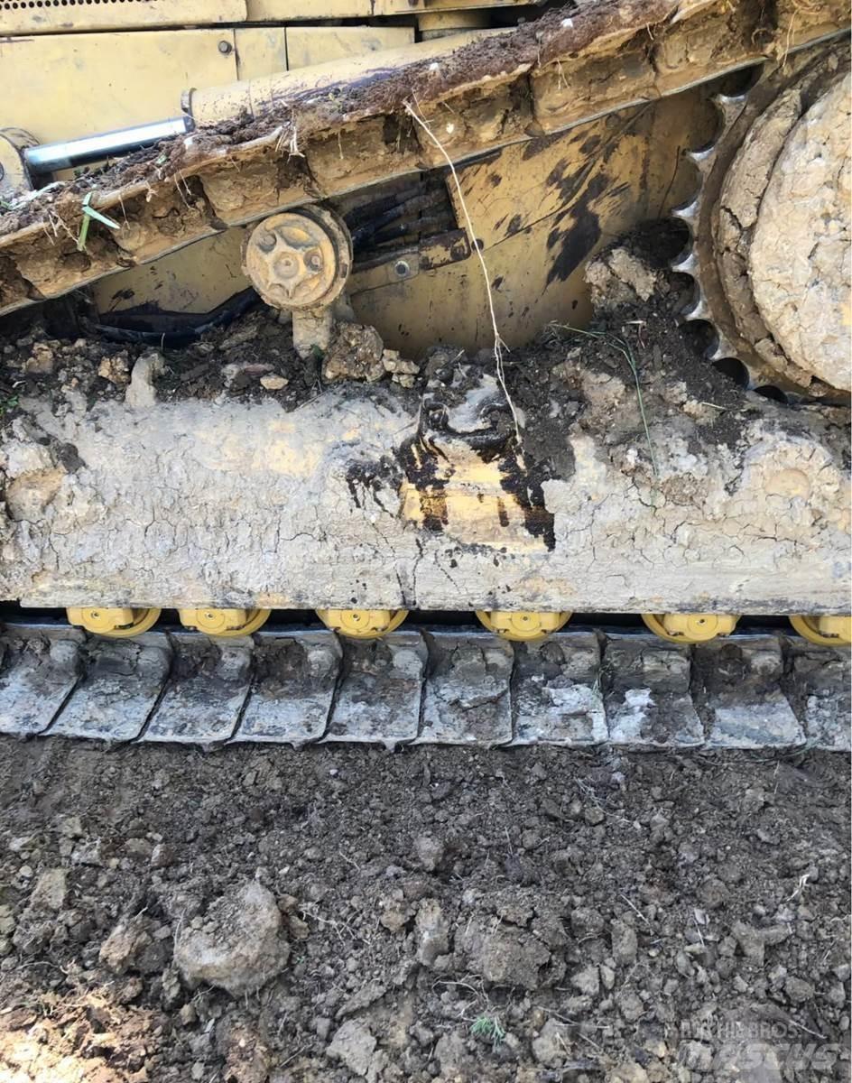 CAT D5M Pásové dozéry