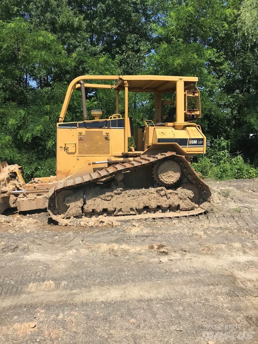 CAT D5M Pásové dozéry