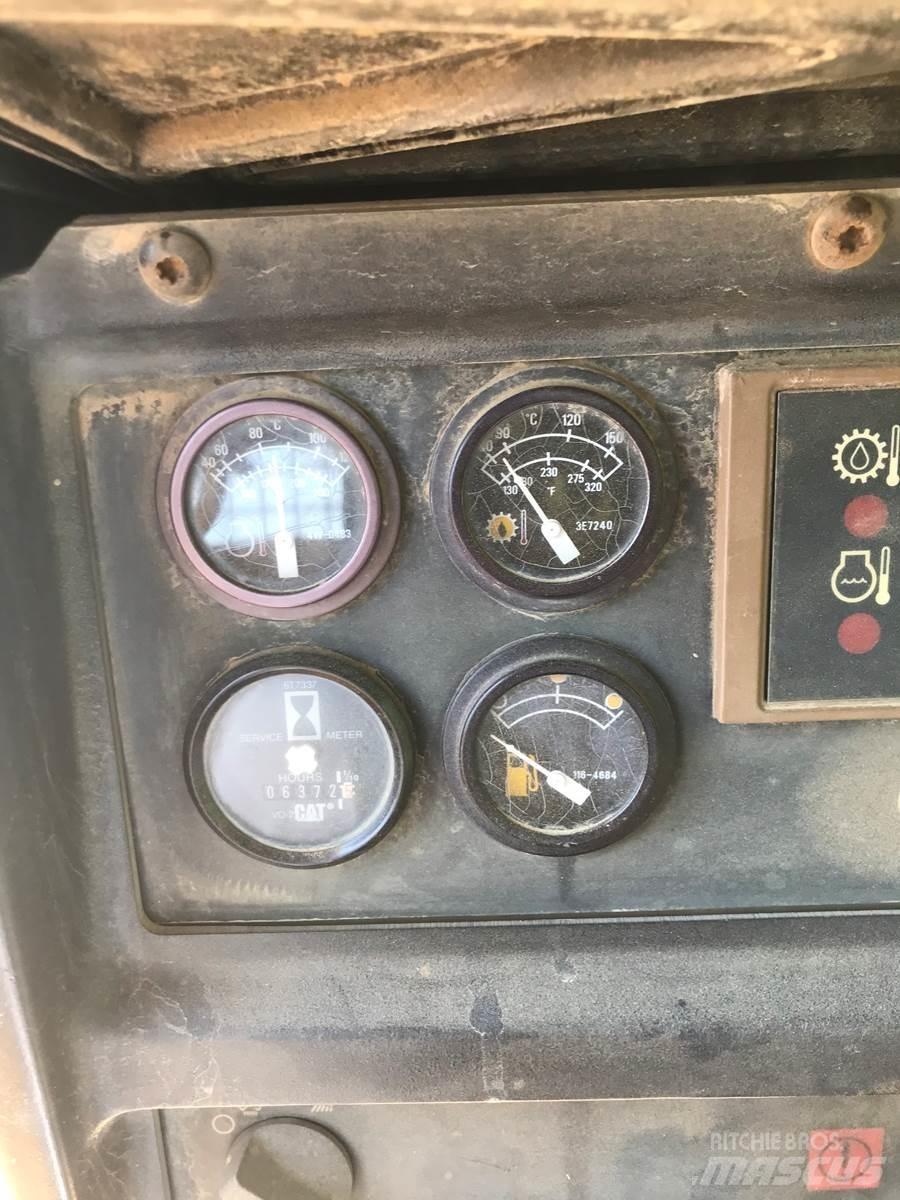 CAT D5M Pásové dozéry