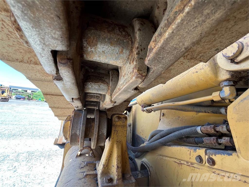 CAT D5N Pásové dozéry