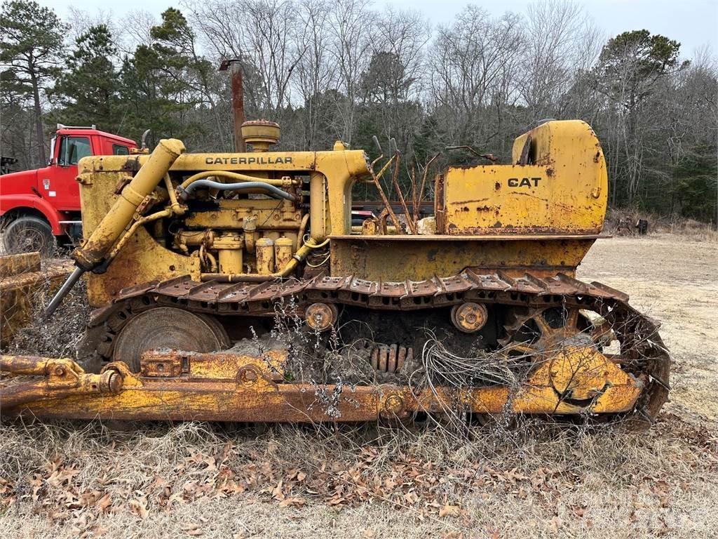 CAT D6 Pásové dozéry