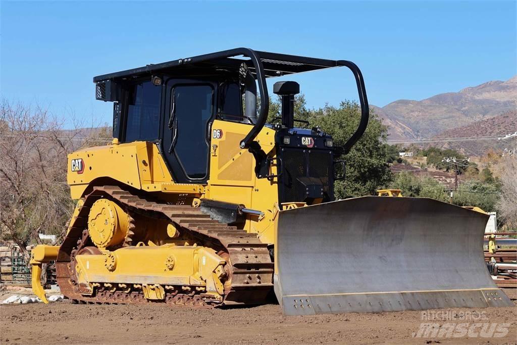CAT D6 XL Pásové dozéry