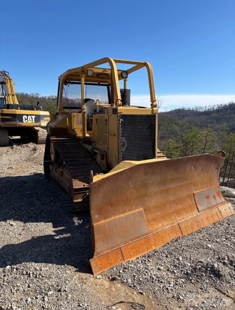 CAT D6M XL Pásové dozéry