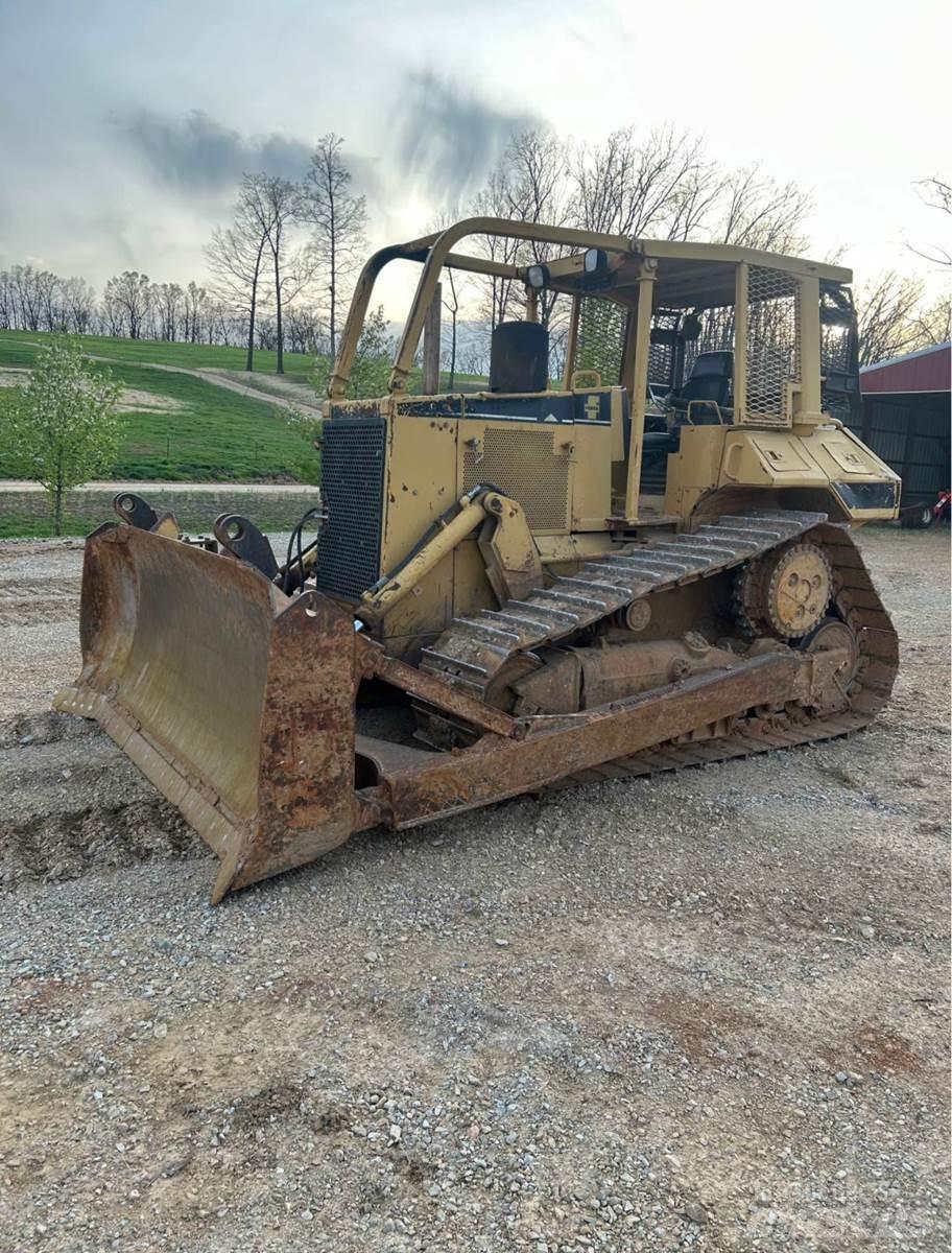 CAT D6M XL Pásové dozéry