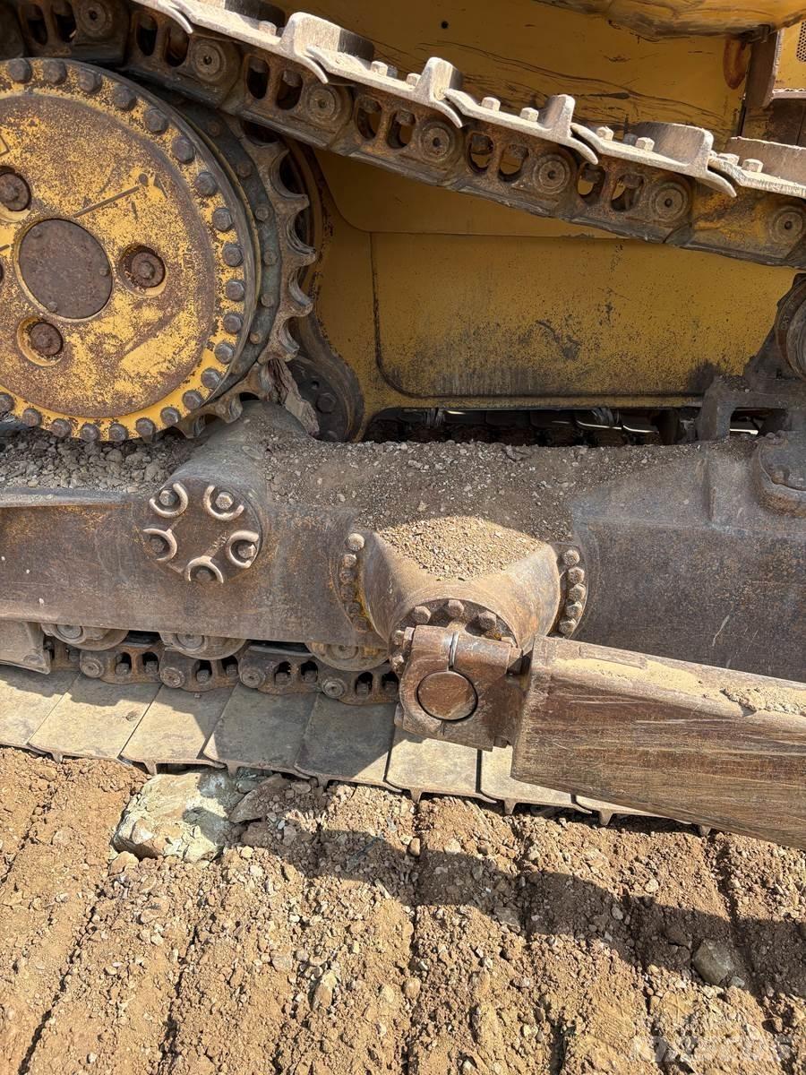 CAT D6R Pásové dozéry