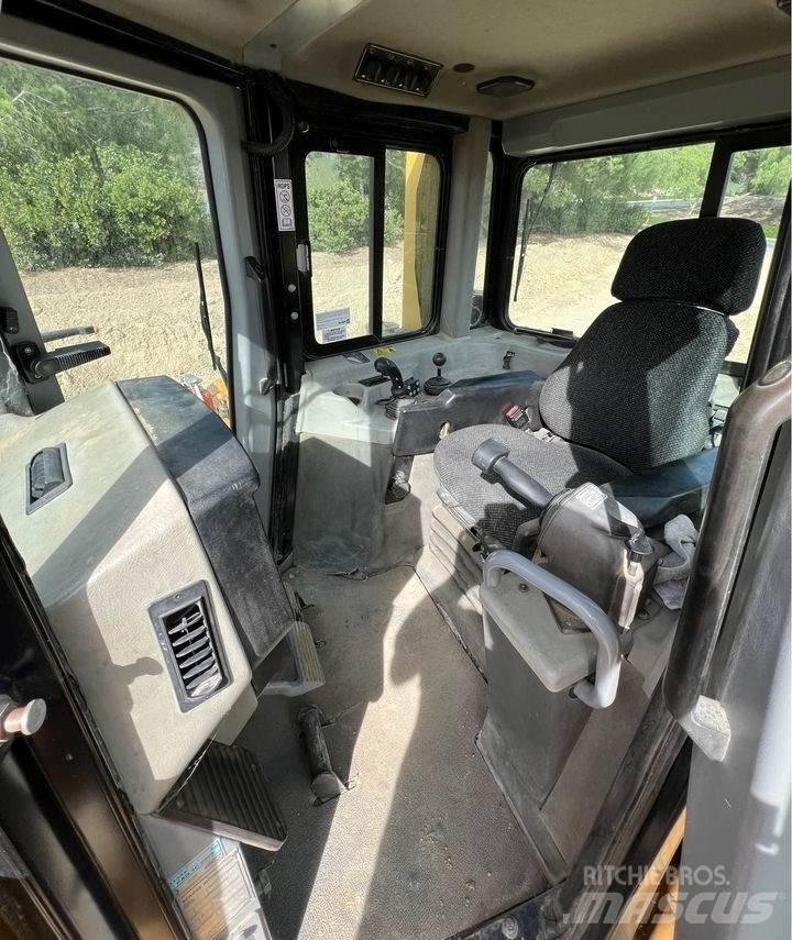 CAT D6T Pásové dozéry