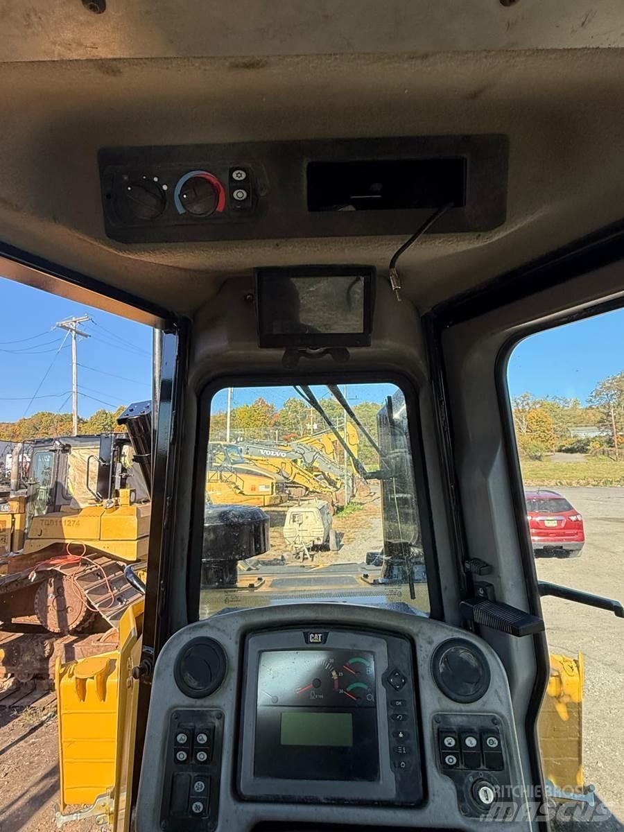 CAT D6T Pásové dozéry