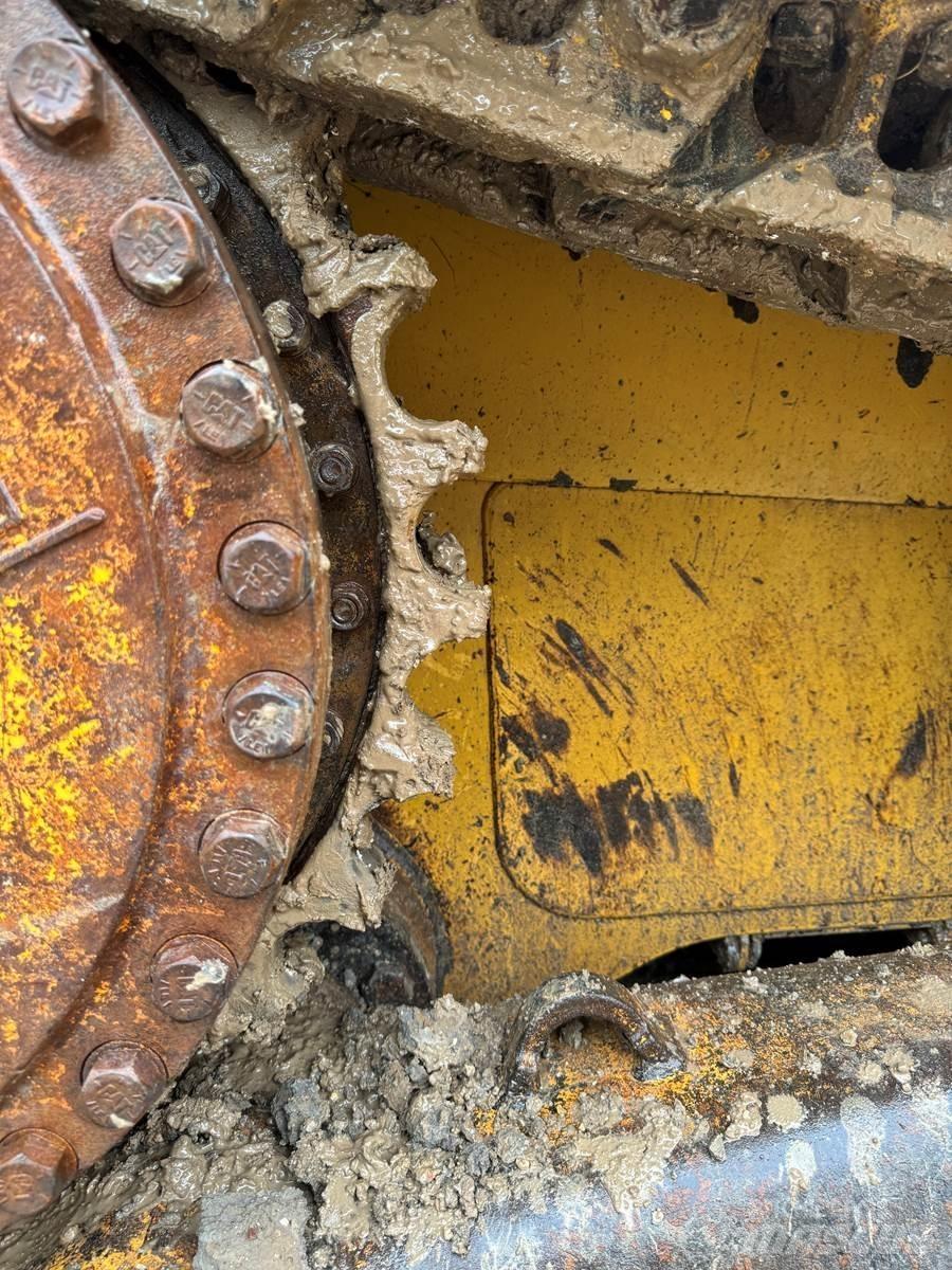 CAT D6T XL Pásové dozéry