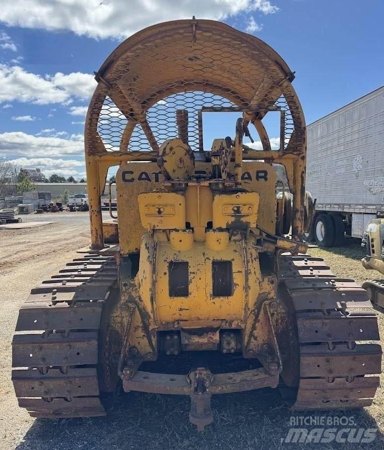 CAT D7 Pásové dozéry