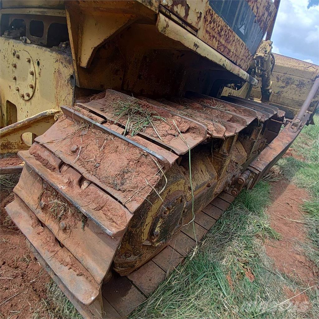 CAT D7E Pásové dozéry
