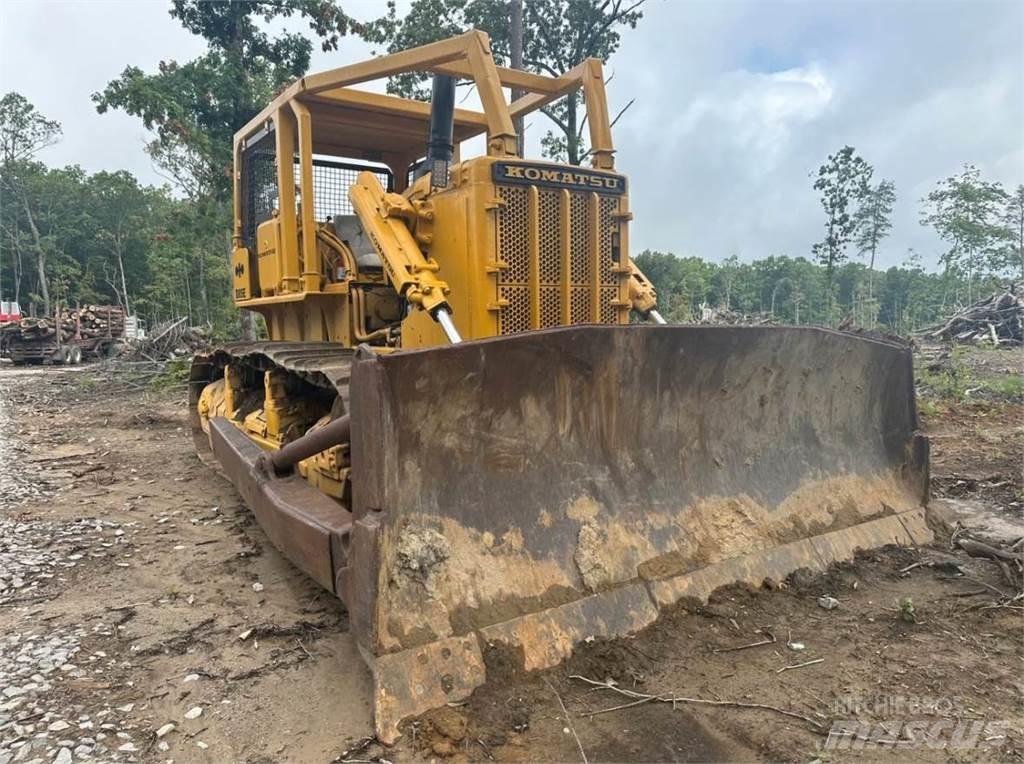 CAT D85E Pásové dozéry